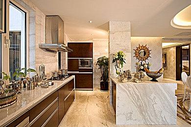 马斯克身价重新突破3000亿美元：稳居世界第一